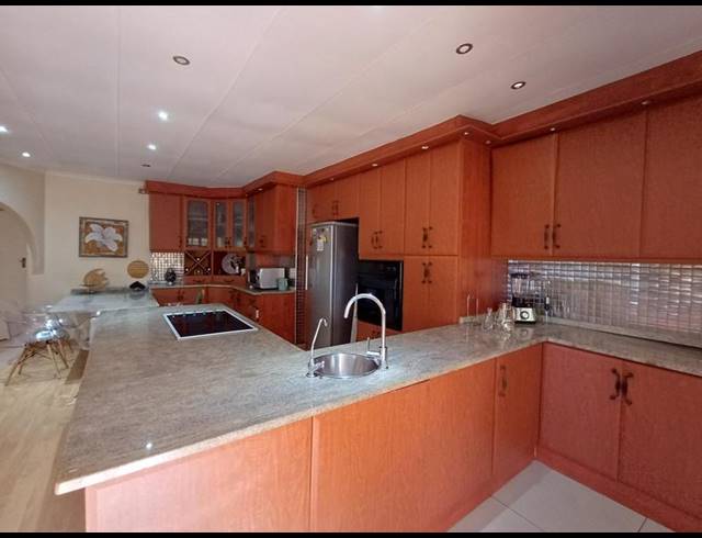 3 BEDROOM TOWNHOUSE FOR SALE IN MORNINGSIDE